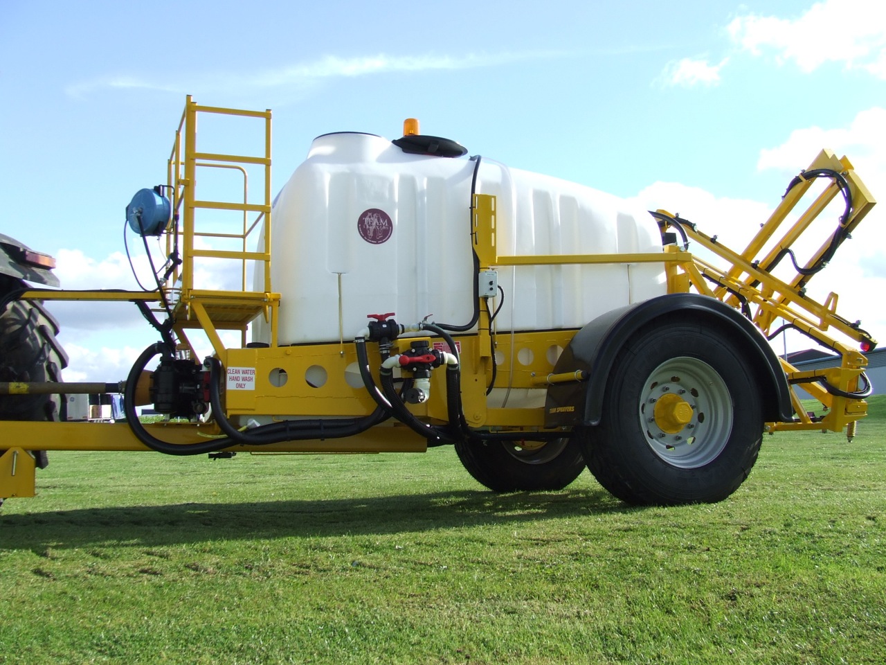 Tractor Mounted or Trailed Runway DeIcing Machinery Team Sprayers