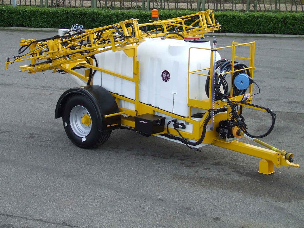 Tractor Mounted or Trailed Runway DeIcing Machinery Team Sprayers