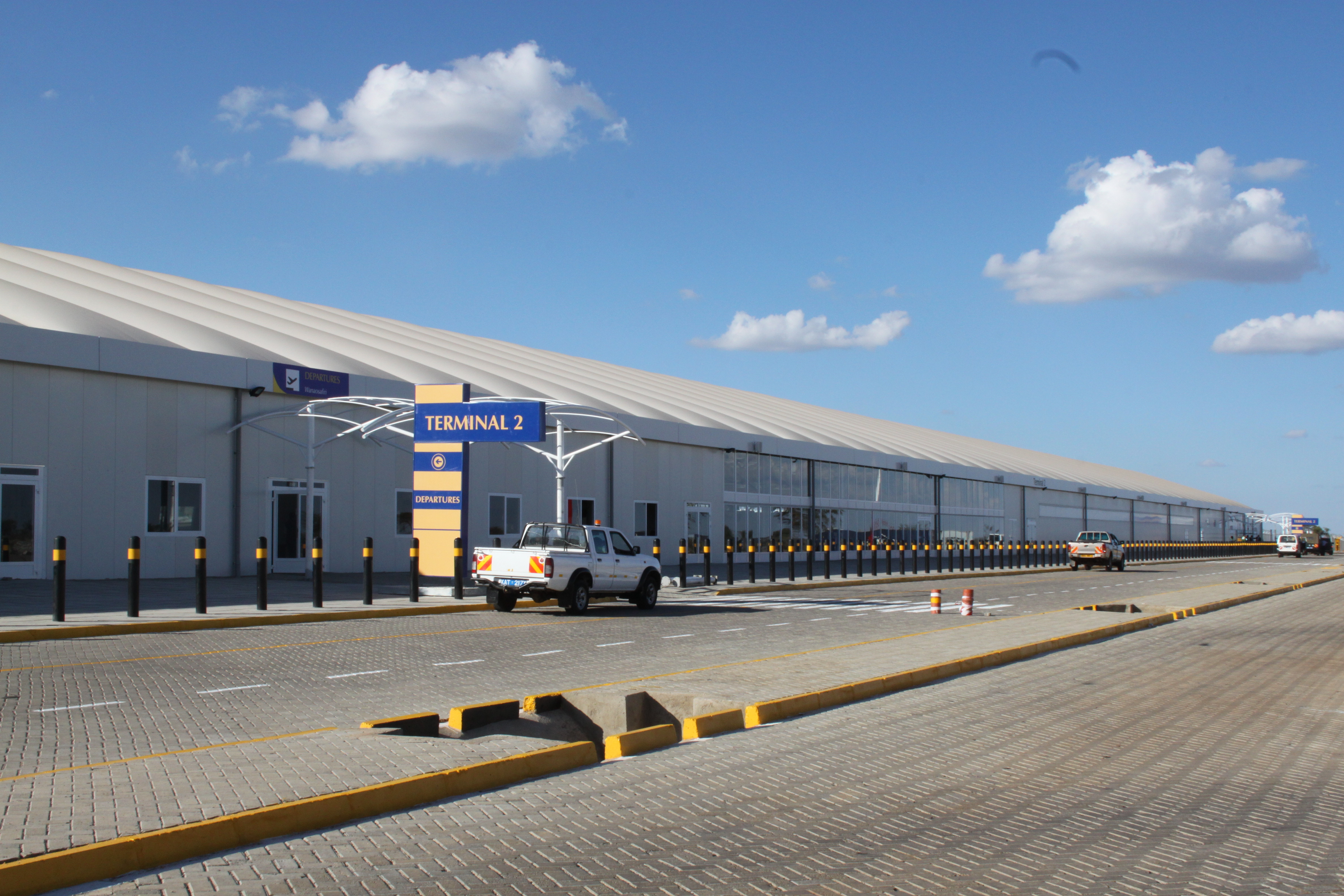 Semipermanent Airport Terminals, Buildings and Hangars Röder