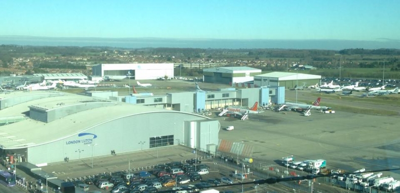 nats-view-from-the-london-luton-control-tower-looking-north-811x392