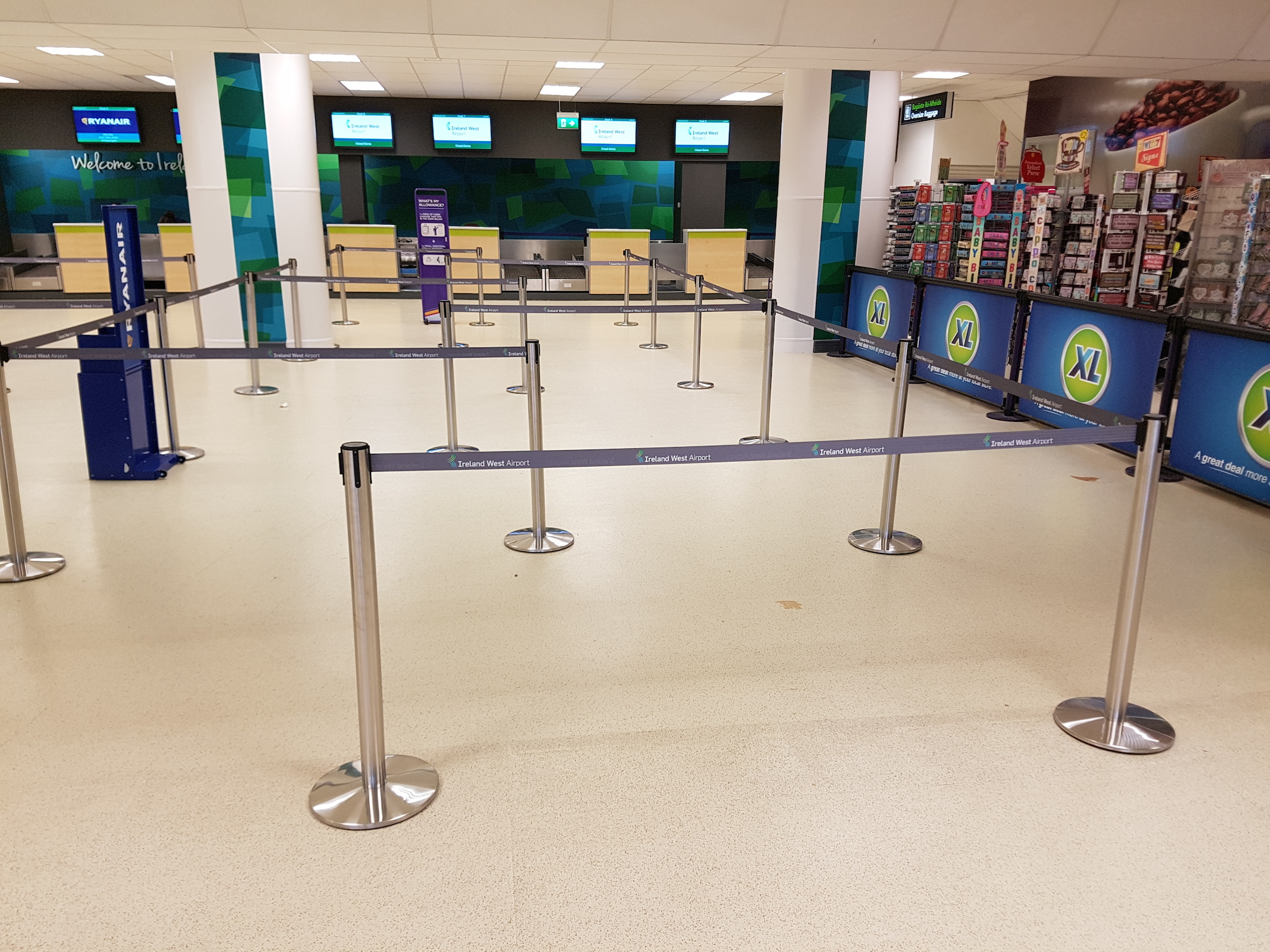 Airport Queue Management Systems, Stanchions, Queuing Posts, Barriers