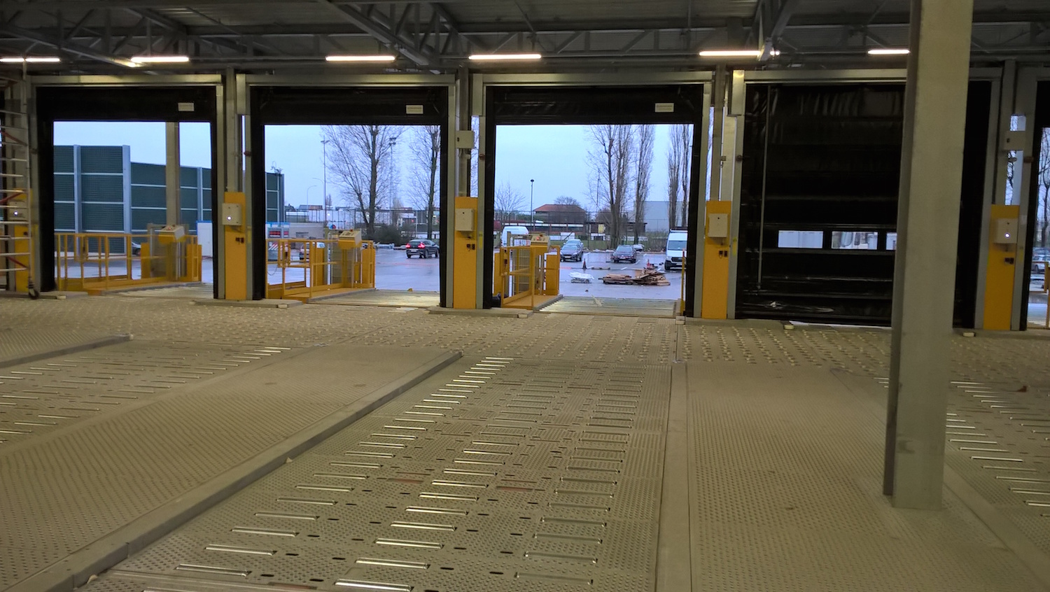 Truck Dock Airport Suppliers