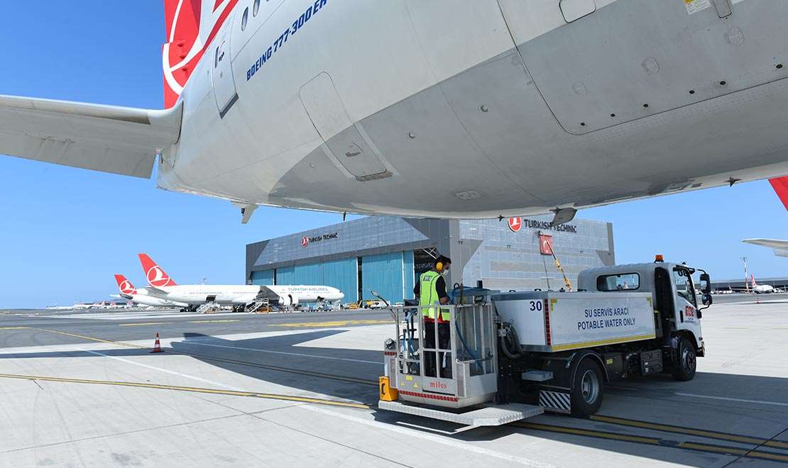 Water Service Truck - Airport Suppliers