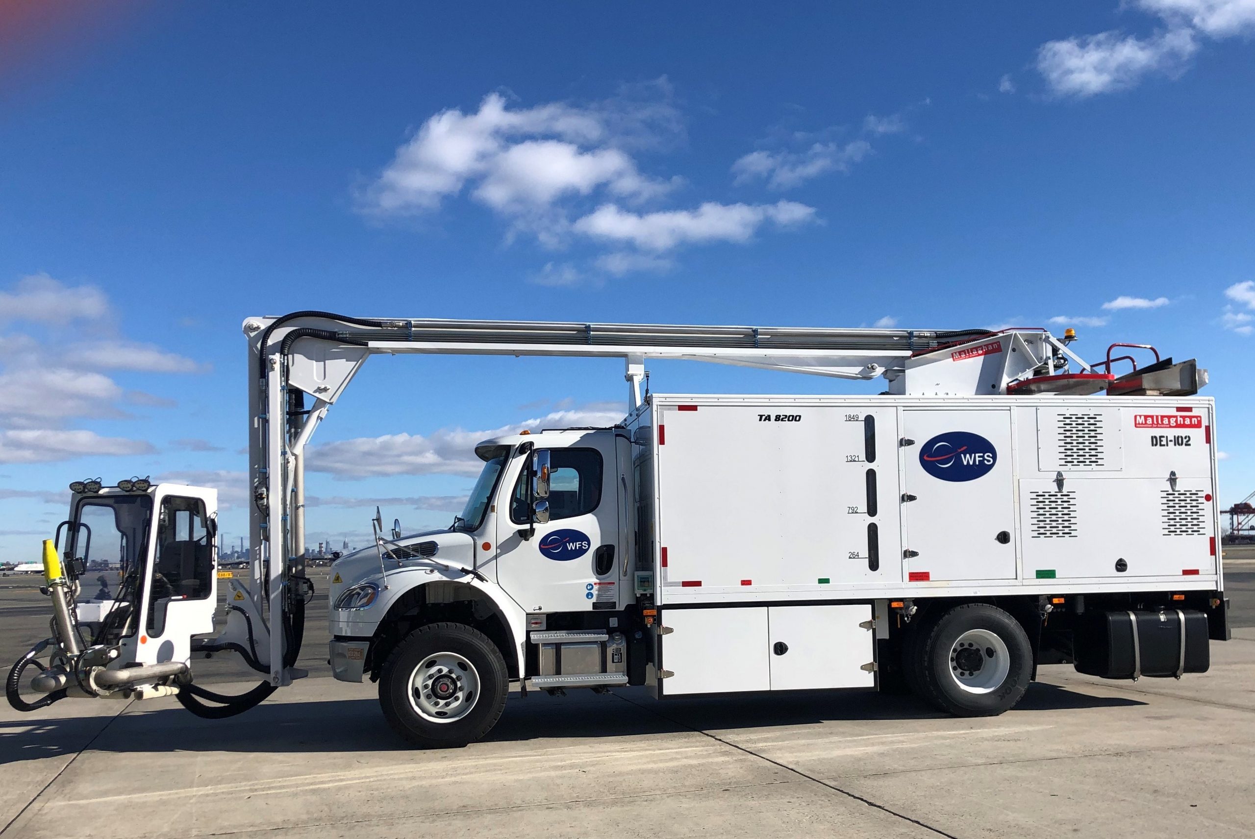 Aircraft deice/antiice vehicle Airport Suppliers