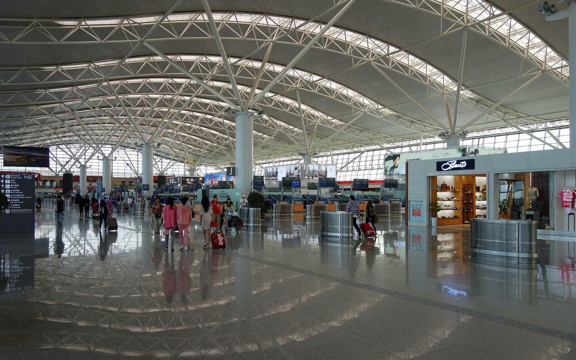 Xi'an_Xianyang_International_Airport_T3_Departure_hall_20140502