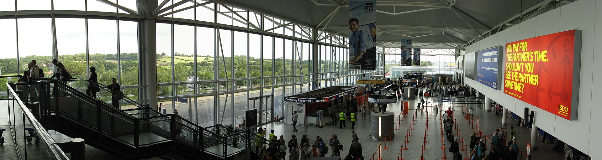 Bristol_International_Airport,_terminal_building_departure_area