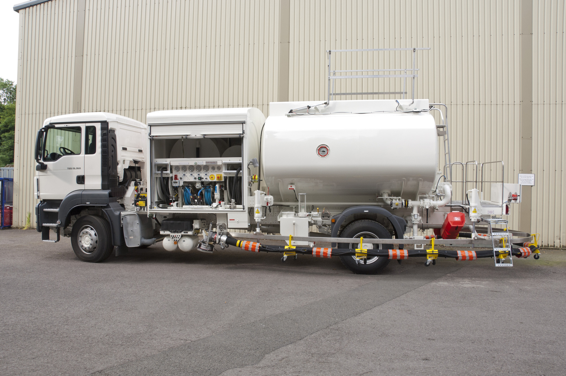 Hydrant Pit Cleaner Pit Servicing Airport Suppliers