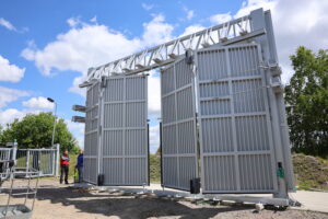 BI FOLDING GATE