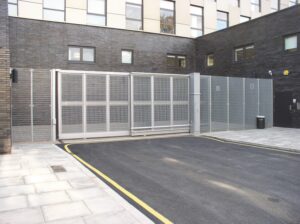 TRACK-MOUNTED TELESCOPIC SLIDING GATE