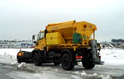 Mercedes-Benz Unimog U 500 (long wheelbase). Solo snow plough and spreader with pre-wetting system.